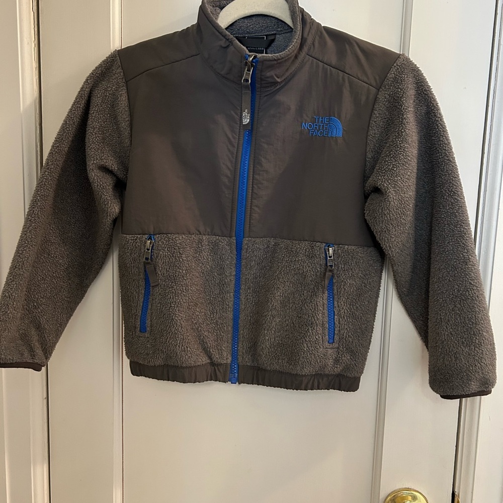 The North Face TNF Grey Denali Jacket
Boys XS Sz 6